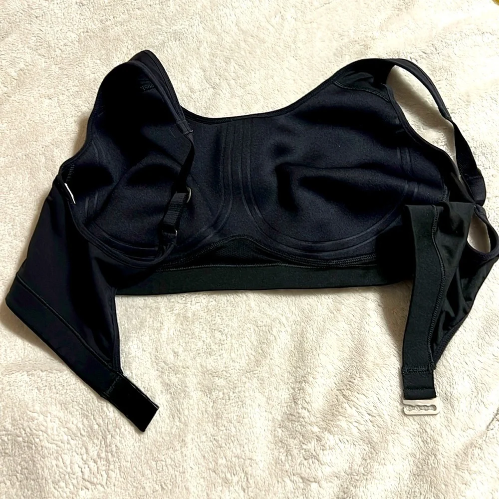 NIKE. DRI-FIT BLACK SPIRT WOMAN BRA. Size XL, runs small like L.Tags are removed